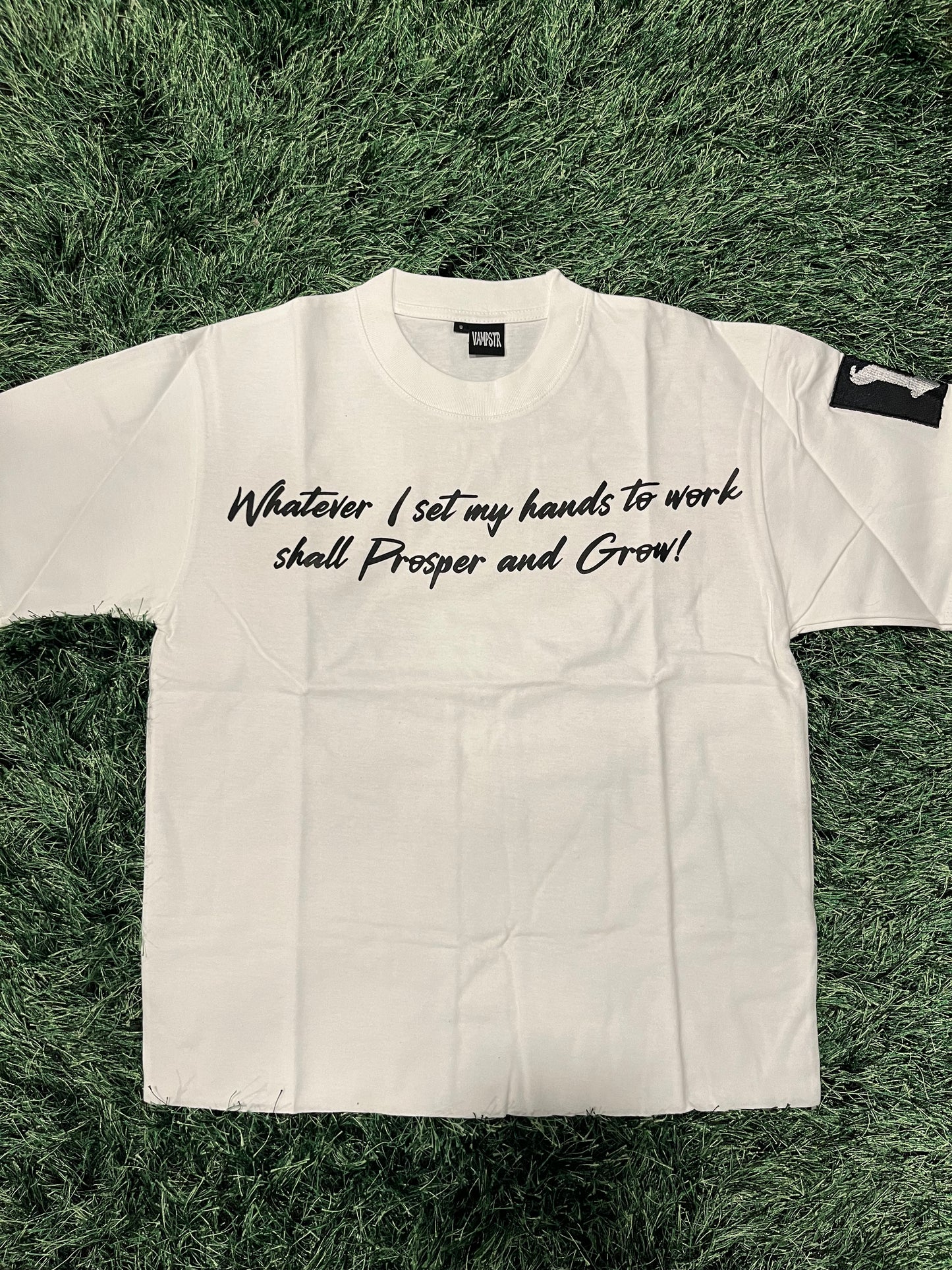 Vampstr white "prosper and grow" tee