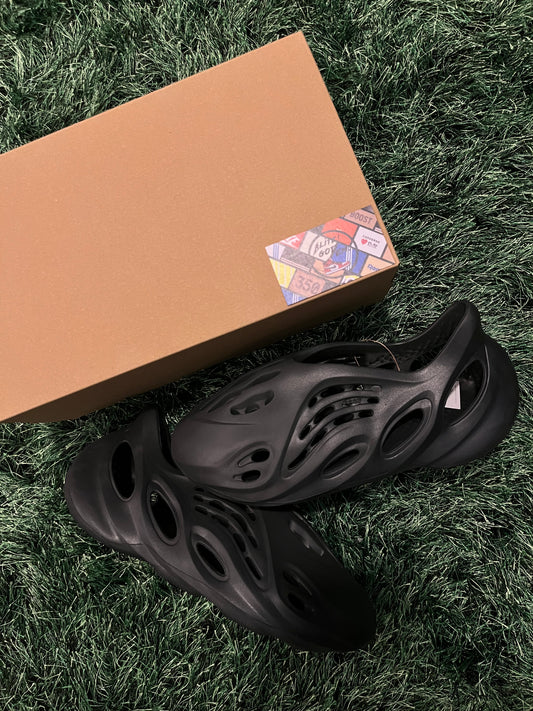 Yeezy foam RNR “onyx”